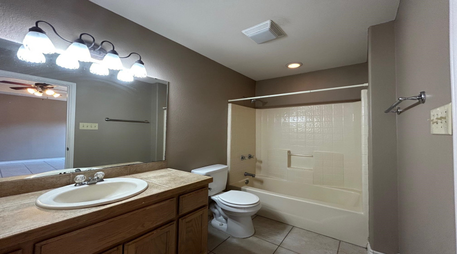 9804 Cantera Ct, Laredo, Texas 78045, 3 Bedrooms Bedrooms, 6 Rooms Rooms,2 BathroomsBathrooms,Residential,For Rent,9804 Cantera Ct,20263075
