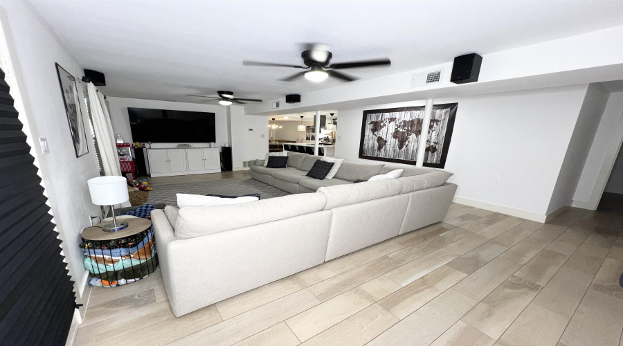 402 St Thomas Dr, Laredo, Texas 78045-0000, 4 Bedrooms Bedrooms, 10 Rooms Rooms,4 BathroomsBathrooms,Residential,For Sale,402 St Thomas Dr,20263077