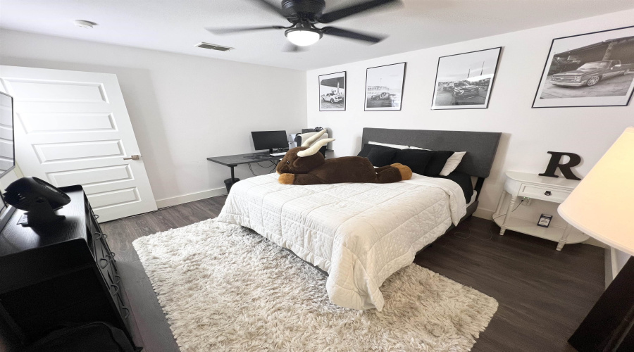 402 St Thomas Dr, Laredo, Texas 78045-0000, 4 Bedrooms Bedrooms, 10 Rooms Rooms,4 BathroomsBathrooms,Residential,For Sale,402 St Thomas Dr,20263077