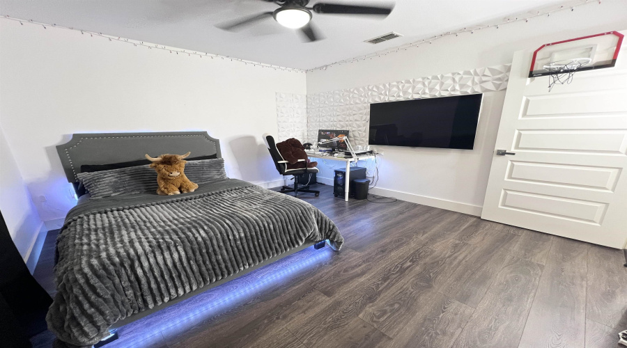 402 St Thomas Dr, Laredo, Texas 78045-0000, 4 Bedrooms Bedrooms, 10 Rooms Rooms,4 BathroomsBathrooms,Residential,For Sale,402 St Thomas Dr,20263077