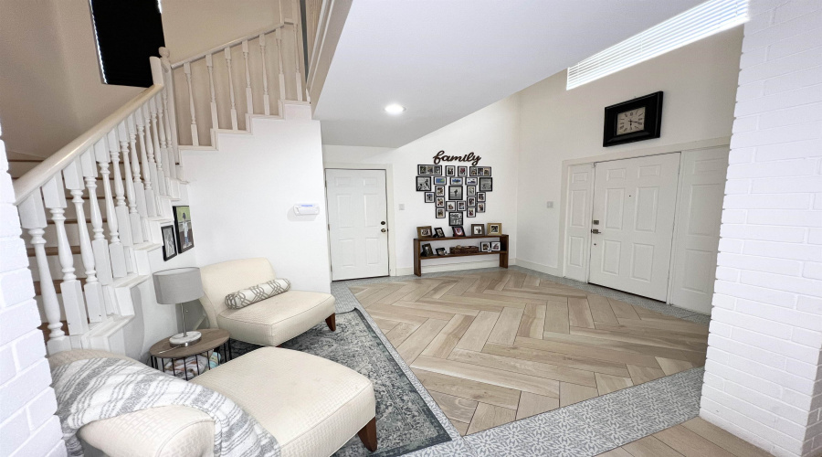 402 St Thomas Dr, Laredo, Texas 78045-0000, 4 Bedrooms Bedrooms, 10 Rooms Rooms,4 BathroomsBathrooms,Residential,For Sale,402 St Thomas Dr,20263077