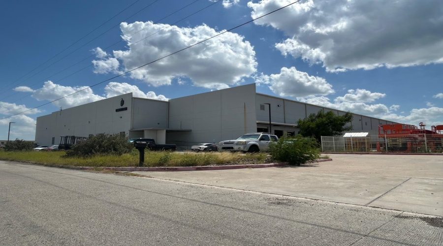13802 N Unitec Dr., Laredo, Texas 78041, 1 Bedroom Bedrooms, 51 Rooms Rooms,4 BathroomsBathrooms,Commercial/industrial,For Rent,13802 N Unitec Dr.,20263084