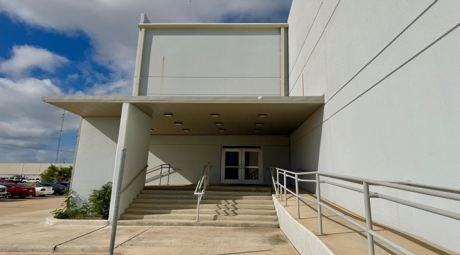 13802 N Unitec Dr., Laredo, Texas 78041, 1 Bedroom Bedrooms, 51 Rooms Rooms,4 BathroomsBathrooms,Commercial/industrial,For Rent,13802 N Unitec Dr.,20263084