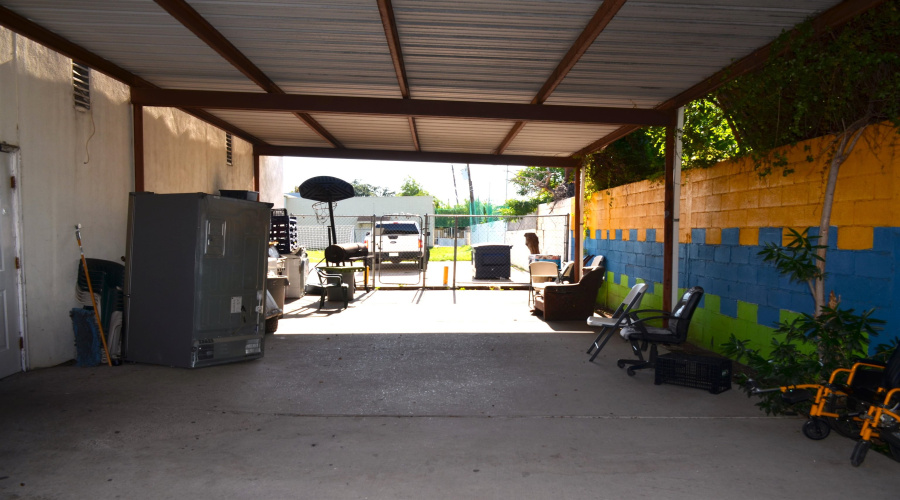 220 W Hillside Rd, Laredo, Texas 78041-6903, 1 Room Rooms,3 BathroomsBathrooms,Commercial retail/office,For Sale,220 W Hillside Rd,20263080