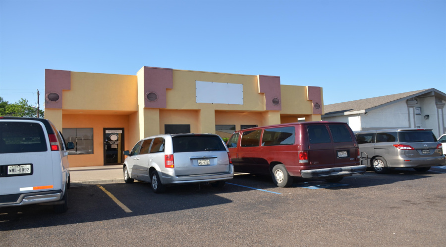 220 W Hillside Rd, Laredo, Texas 78041-6903, 1 Room Rooms,3 BathroomsBathrooms,Commercial retail/office,For Sale,220 W Hillside Rd,20263080