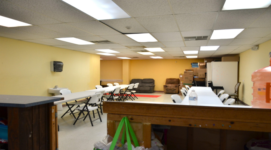 220 W Hillside Rd, Laredo, Texas 78041-6903, 1 Room Rooms,3 BathroomsBathrooms,Commercial retail/office,For Sale,220 W Hillside Rd,20263080