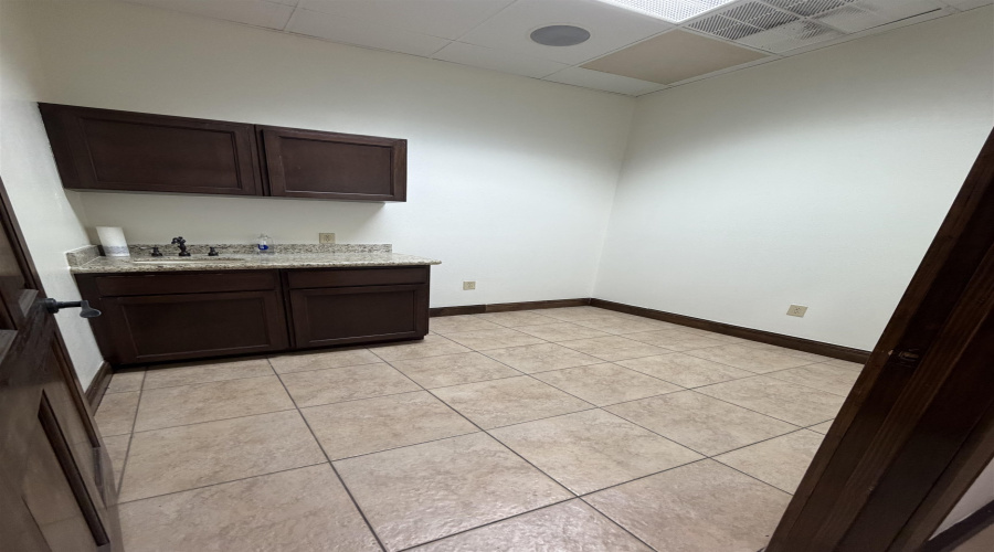 6262 McPherson Rd, Laredo, Texas 78045, 1 Room Rooms,1 BathroomBathrooms,Commercial retail/office,For Rent,6262 McPherson Rd,20263089