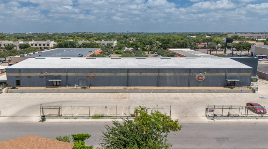 708 Chaparral St, Laredo, Texas 78041, 1 Bedroom Bedrooms, 11 Rooms Rooms,2 BathroomsBathrooms,Commercial/industrial,For Sale,708 Chaparral St,20263086