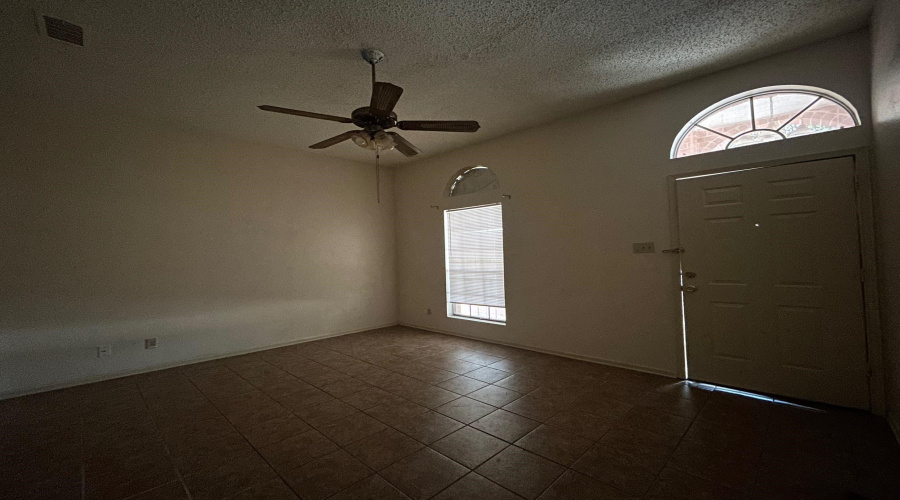 115 Allen Dr, Laredo, Texas 78045, 3 Bedrooms Bedrooms, 5 Rooms Rooms,1 BathroomBathrooms,Residential,For Rent,115 Allen Dr,20263081