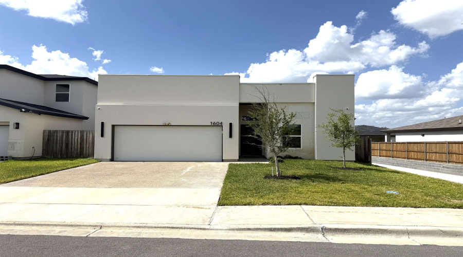 1604 Latigo Loop, Laredo, Texas 78046-0000, 4 Bedrooms Bedrooms, 7 Rooms Rooms,2 BathroomsBathrooms,Residential,For Sale,1604 Latigo Loop,20263087