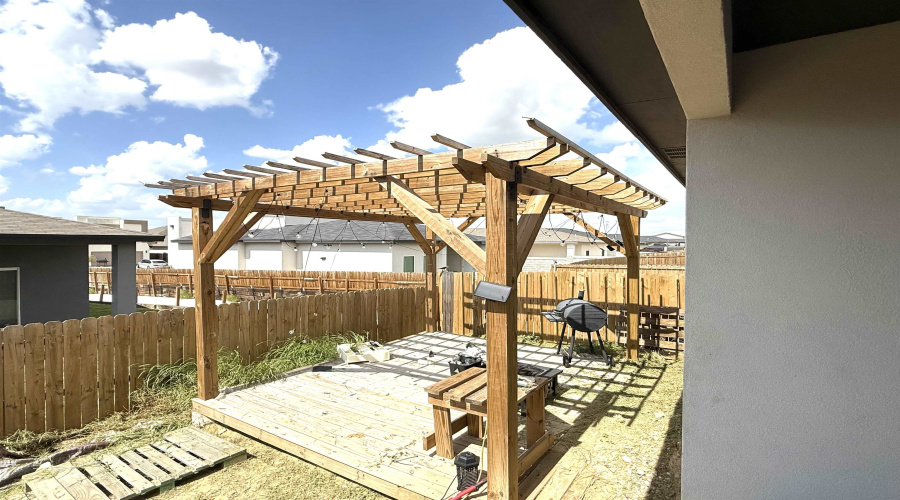 1604 Latigo Loop, Laredo, Texas 78046-0000, 4 Bedrooms Bedrooms, 7 Rooms Rooms,2 BathroomsBathrooms,Residential,For Sale,1604 Latigo Loop,20263087
