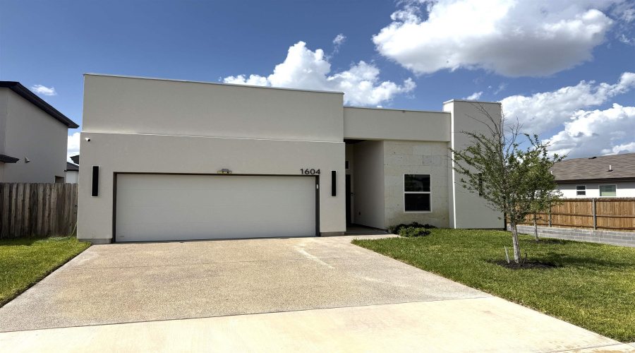 1604 Latigo Loop, Laredo, Texas 78046-0000, 4 Bedrooms Bedrooms, 7 Rooms Rooms,2 BathroomsBathrooms,Residential,For Sale,1604 Latigo Loop,20263087