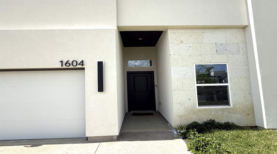 1604 Latigo Loop, Laredo, Texas 78046-0000, 4 Bedrooms Bedrooms, 7 Rooms Rooms,2 BathroomsBathrooms,Residential,For Sale,1604 Latigo Loop,20263087