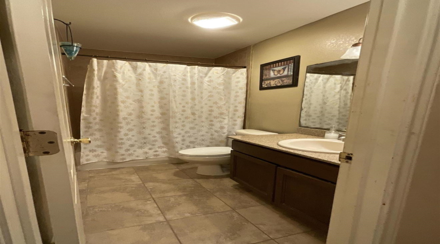 6104 Monaguillo Dr, Laredo, Texas 78046-5114, 3 Bedrooms Bedrooms, 6 Rooms Rooms,2 BathroomsBathrooms,Residential,For Rent,6104 Monaguillo Dr,20263090