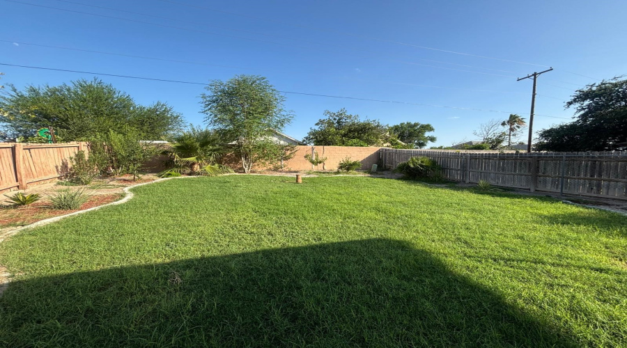 1415 Quail Creek Rd, Laredo, Texas 78045, 2 Bedrooms Bedrooms, 3 Rooms Rooms,1 BathroomBathrooms,Residential,For Rent,1415 Quail Creek Rd,20263091