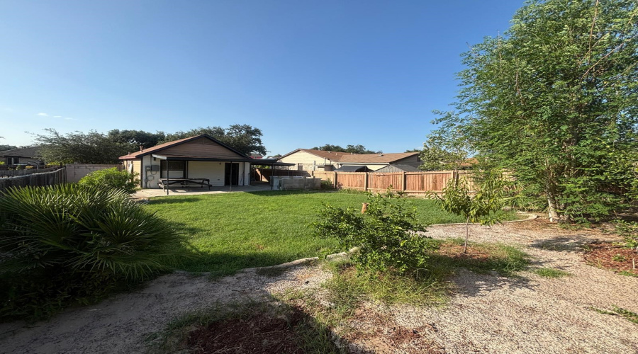 1415 Quail Creek Rd, Laredo, Texas 78045, 2 Bedrooms Bedrooms, 3 Rooms Rooms,1 BathroomBathrooms,Residential,For Rent,1415 Quail Creek Rd,20263091
