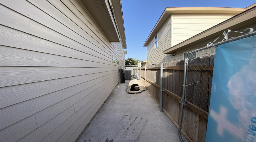 1232 Sambar Lp, LAREDO, Texas 78045, 4 Bedrooms Bedrooms, 6 Rooms Rooms,4 BathroomsBathrooms,Residential,For Rent,1232 Sambar Lp,20263092
