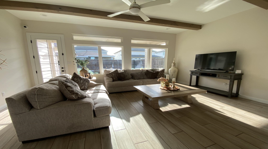 1232 Sambar Lp, LAREDO, Texas 78045, 4 Bedrooms Bedrooms, 6 Rooms Rooms,4 BathroomsBathrooms,Residential,For Sale,1232 Sambar Lp,20263093