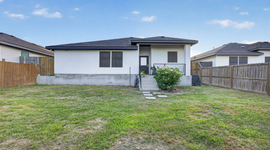 521 Cienega Lane, Laredo, Texas 78046, 4 Bedrooms Bedrooms, 6 Rooms Rooms,2 BathroomsBathrooms,Residential,For Sale,521 Cienega Lane,20263094