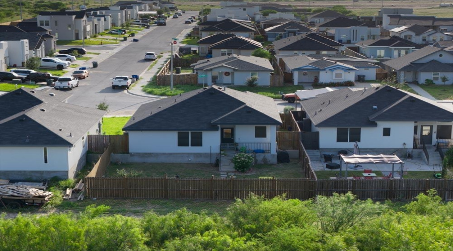 521 Cienega Lane, Laredo, Texas 78046, 4 Bedrooms Bedrooms, 6 Rooms Rooms,2 BathroomsBathrooms,Residential,For Sale,521 Cienega Lane,20263094