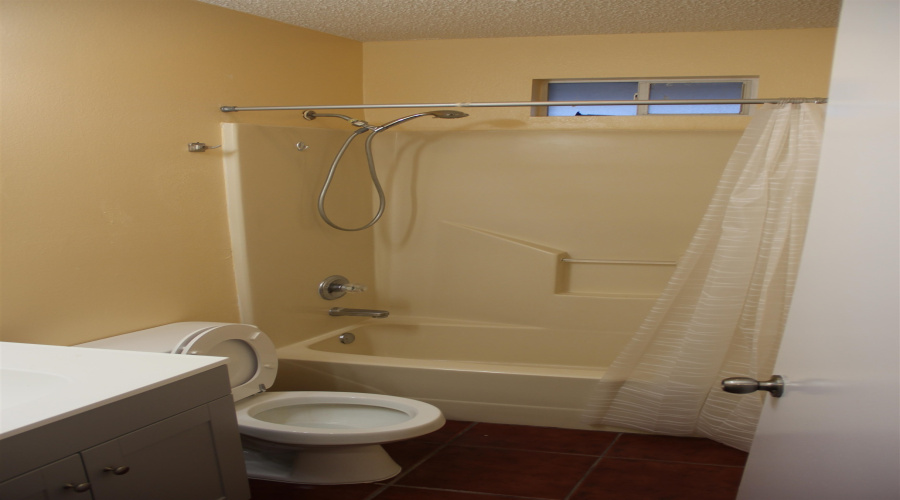 1801 Denmark Ln, Laredo, Texas 78045, 3 Bedrooms Bedrooms, 6 Rooms Rooms,2 BathroomsBathrooms,Residential,For Rent,1801 Denmark Ln,20263096