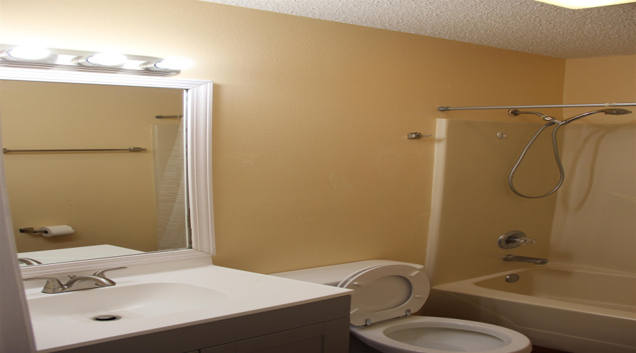1801 Denmark Ln, Laredo, Texas 78045, 3 Bedrooms Bedrooms, 6 Rooms Rooms,2 BathroomsBathrooms,Residential,For Rent,1801 Denmark Ln,20263096