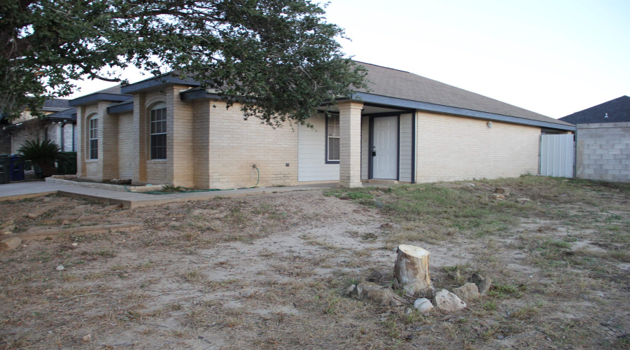 1801 Denmark Ln, Laredo, Texas 78045, 3 Bedrooms Bedrooms, 6 Rooms Rooms,2 BathroomsBathrooms,Residential,For Rent,1801 Denmark Ln,20263096