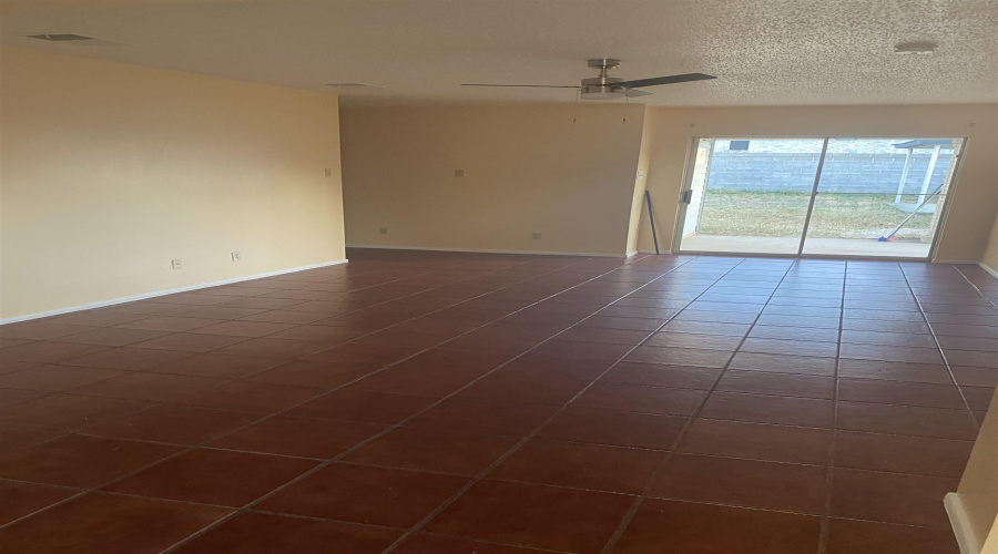 1801 Denmark Ln, Laredo, Texas 78045, 3 Bedrooms Bedrooms, 6 Rooms Rooms,2 BathroomsBathrooms,Residential,For Rent,1801 Denmark Ln,20263096