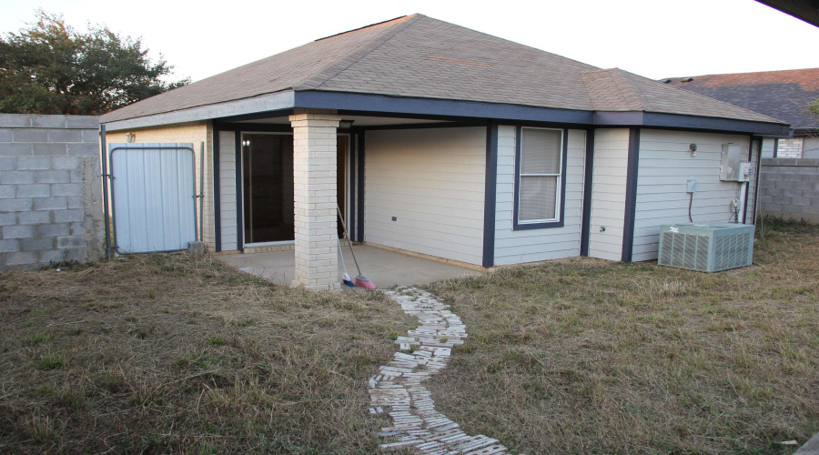 1801 Denmark Ln, Laredo, Texas 78045, 3 Bedrooms Bedrooms, 6 Rooms Rooms,2 BathroomsBathrooms,Residential,For Rent,1801 Denmark Ln,20263096