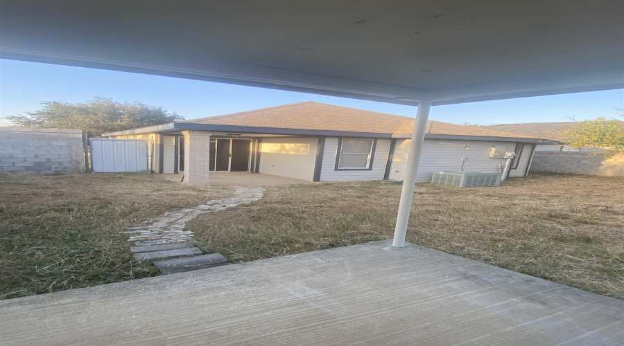 1801 Denmark Ln, Laredo, Texas 78045, 3 Bedrooms Bedrooms, 6 Rooms Rooms,2 BathroomsBathrooms,Residential,For Rent,1801 Denmark Ln,20263096