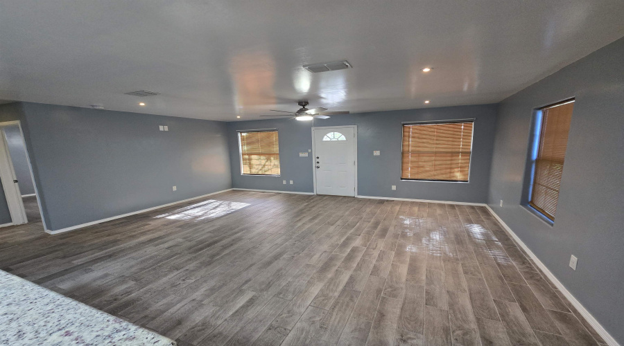 8527 Michigan Ave, Laredo, Texas 78045, 3 Bedrooms Bedrooms, 4 Rooms Rooms,2 BathroomsBathrooms,Residential,For Rent,8527 Michigan Ave,20263097