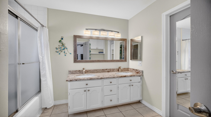 8990 Pebble Trl, Laredo, Texas 78045, 3 Bedrooms Bedrooms, 5 Rooms Rooms,2 BathroomsBathrooms,Residential,For Sale,8990 Pebble Trl,20263105
