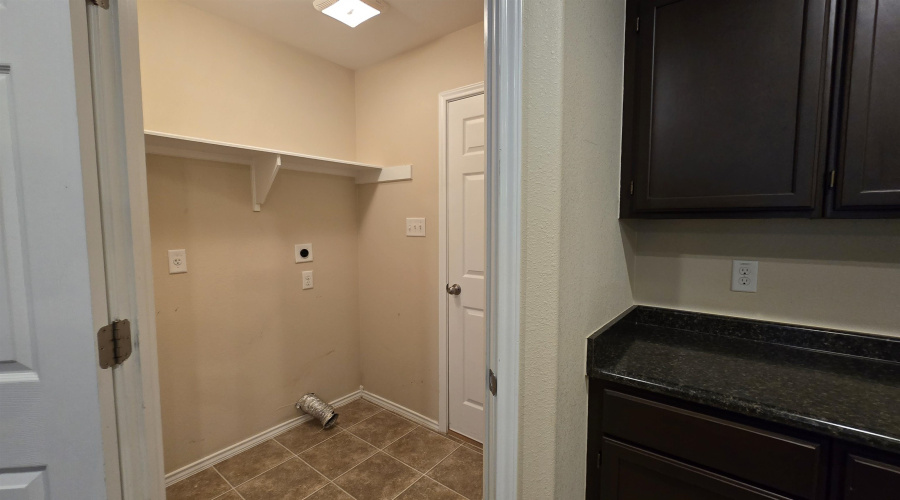 4301 Caroline St, Laredo, Texas 78046, 4 Bedrooms Bedrooms, 6 Rooms Rooms,2 BathroomsBathrooms,Residential,For Sale,4301 Caroline St,20263108