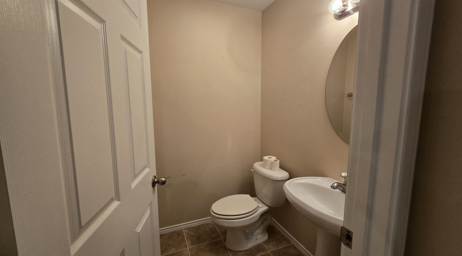 4301 Caroline St, Laredo, Texas 78046, 4 Bedrooms Bedrooms, 6 Rooms Rooms,2 BathroomsBathrooms,Residential,For Sale,4301 Caroline St,20263108