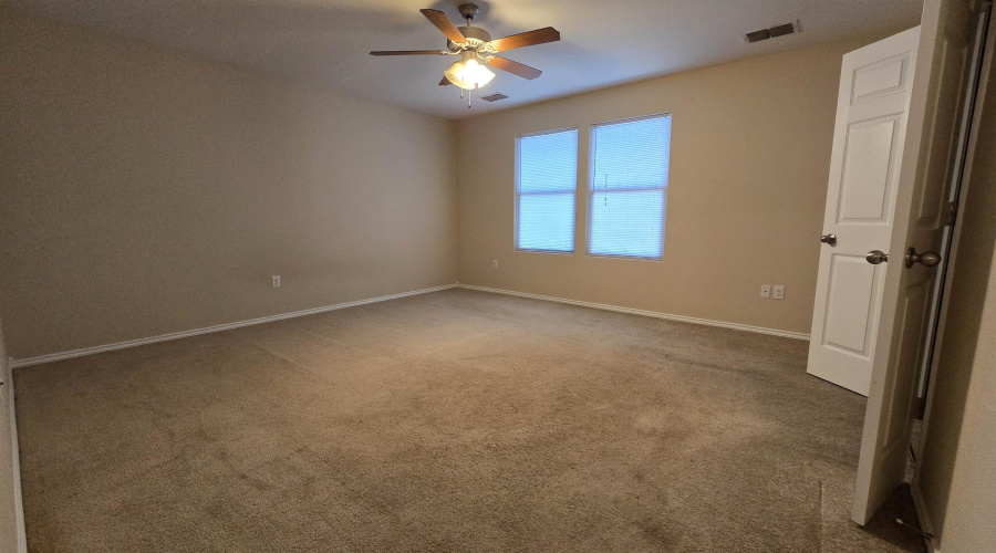 4301 Caroline St, Laredo, Texas 78046, 4 Bedrooms Bedrooms, 6 Rooms Rooms,2 BathroomsBathrooms,Residential,For Sale,4301 Caroline St,20263108