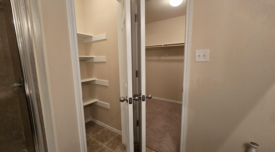 4301 Caroline St, Laredo, Texas 78046, 4 Bedrooms Bedrooms, 6 Rooms Rooms,2 BathroomsBathrooms,Residential,For Sale,4301 Caroline St,20263108
