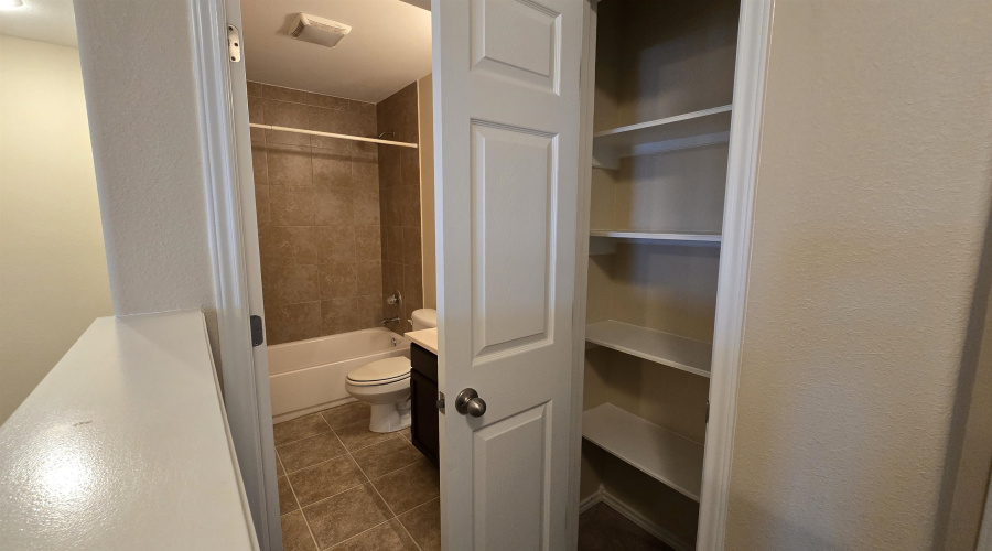 4301 Caroline St, Laredo, Texas 78046, 4 Bedrooms Bedrooms, 6 Rooms Rooms,2 BathroomsBathrooms,Residential,For Sale,4301 Caroline St,20263108