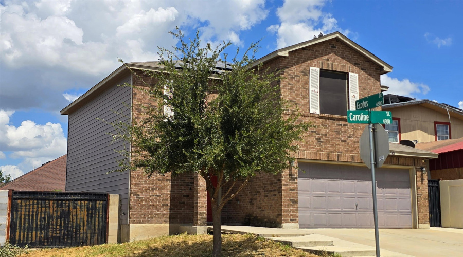4301 Caroline St, Laredo, Texas 78046, 4 Bedrooms Bedrooms, 6 Rooms Rooms,2 BathroomsBathrooms,Residential,For Sale,4301 Caroline St,20263108