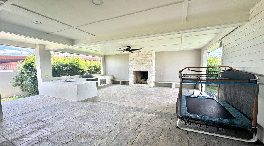 1950 Sambar Lp, LAREDO, Texas 78045, 5 Bedrooms Bedrooms, 8 Rooms Rooms,4 BathroomsBathrooms,Residential,For Rent,1950 Sambar Lp,20263109