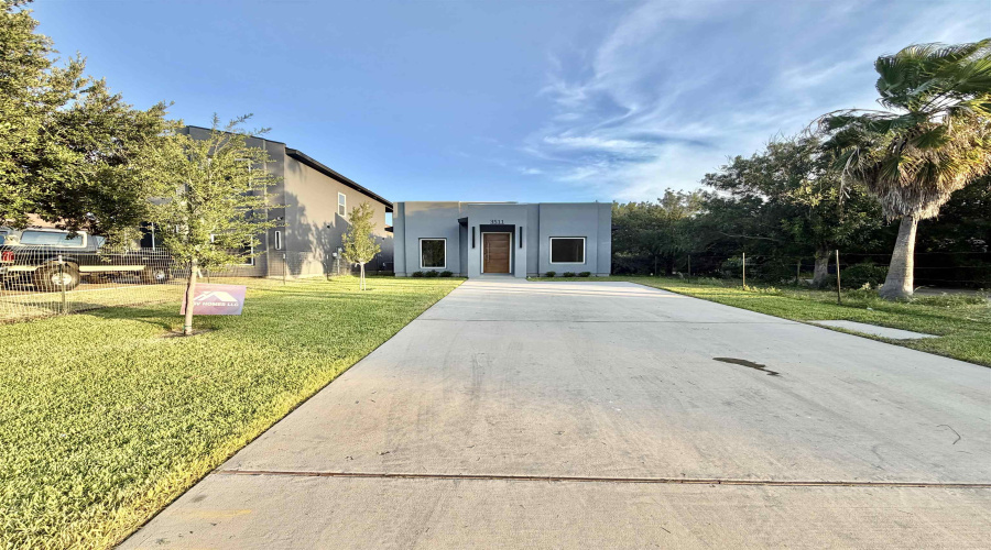 3511 Pine St, Laredo, Texas 78046, 3 Bedrooms Bedrooms, 5 Rooms Rooms,2 BathroomsBathrooms,Residential,For Sale,3511 Pine St,20263110