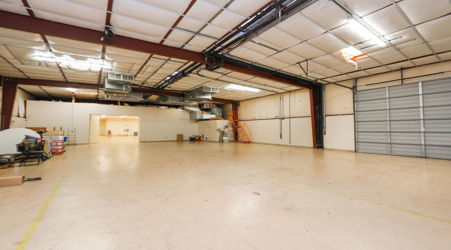 5809 East Dr, Laredo, Texas 78041, 1 Bedroom Bedrooms, 1 Room Rooms,4 BathroomsBathrooms,Commercial/industrial,For Sale,5809 East Dr,20263124