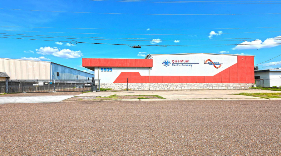 5809 East Dr, Laredo, Texas 78041, 1 Bedroom Bedrooms, 1 Room Rooms,4 BathroomsBathrooms,Commercial/industrial,For Sale,5809 East Dr,20263124