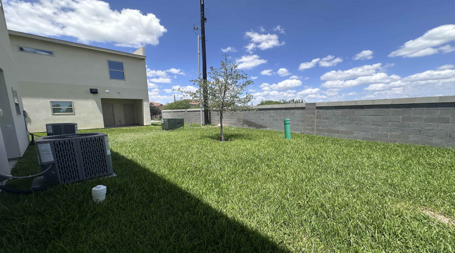 1717 Tournament Trail Dr., Laredo, Texas 78041, 2 Bedrooms Bedrooms, 3 Rooms Rooms,2 BathroomsBathrooms,Residential,For Rent,1717 Tournament Trail Dr.,20263133