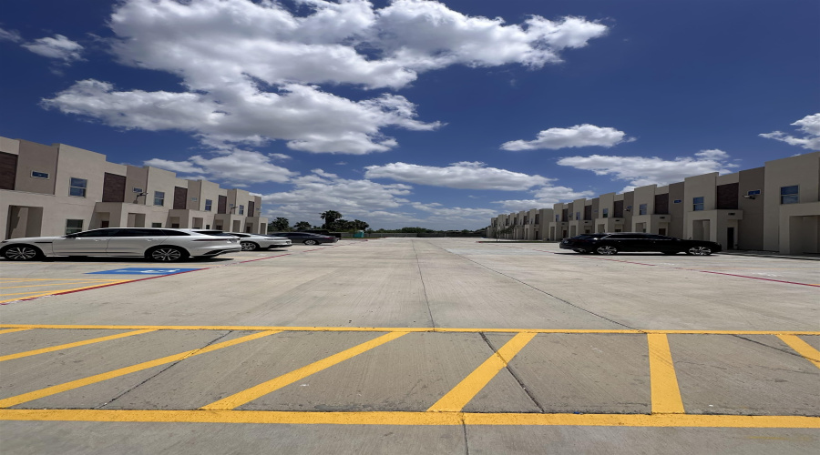 1717 Tournament Trail Dr., Laredo, Texas 78041, 3 Bedrooms Bedrooms, 4 Rooms Rooms,3 BathroomsBathrooms,Residential,For Rent,1717 Tournament Trail Dr.,20263148