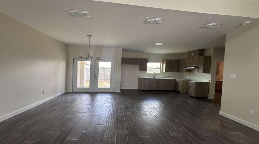1717 Tournament Trail Dr., Laredo, Texas 78041, 3 Bedrooms Bedrooms, 4 Rooms Rooms,3 BathroomsBathrooms,Residential,For Rent,1717 Tournament Trail Dr.,20263148