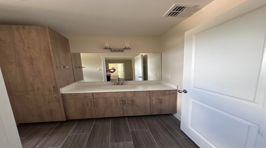 1717 Tournament Trail Dr., Laredo, Texas 78041, 3 Bedrooms Bedrooms, 4 Rooms Rooms,3 BathroomsBathrooms,Residential,For Rent,1717 Tournament Trail Dr.,20263148