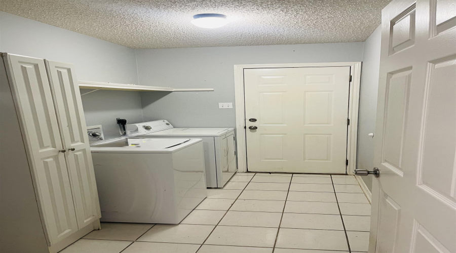 1241 Brown Dr, LAREDO, Texas 78045, 3 Bedrooms Bedrooms, 4 Rooms Rooms,2 BathroomsBathrooms,Residential,For Sale,1241 Brown Dr,20263151
