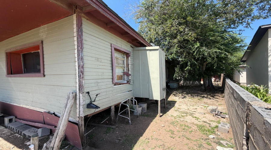 207 Devon W Pl, Laredo, Texas 78045, 3 Bedrooms Bedrooms, 6 Rooms Rooms,2 BathroomsBathrooms,Residential,For Sale,207 Devon W Pl,20263153