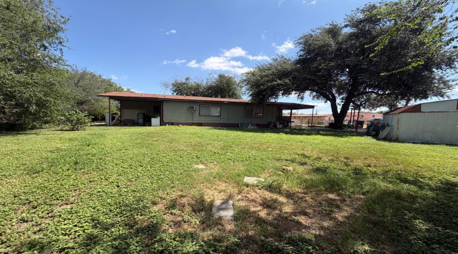 207 Devon W Pl, Laredo, Texas 78045, 3 Bedrooms Bedrooms, 6 Rooms Rooms,2 BathroomsBathrooms,Residential,For Sale,207 Devon W Pl,20263153