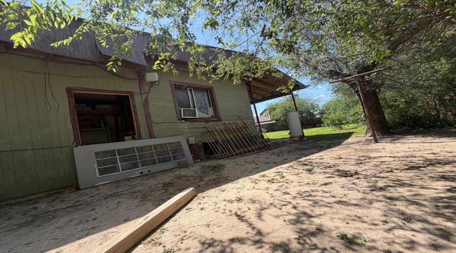 207 Devon W Pl, Laredo, Texas 78045, 3 Bedrooms Bedrooms, 6 Rooms Rooms,2 BathroomsBathrooms,Residential,For Sale,207 Devon W Pl,20263153